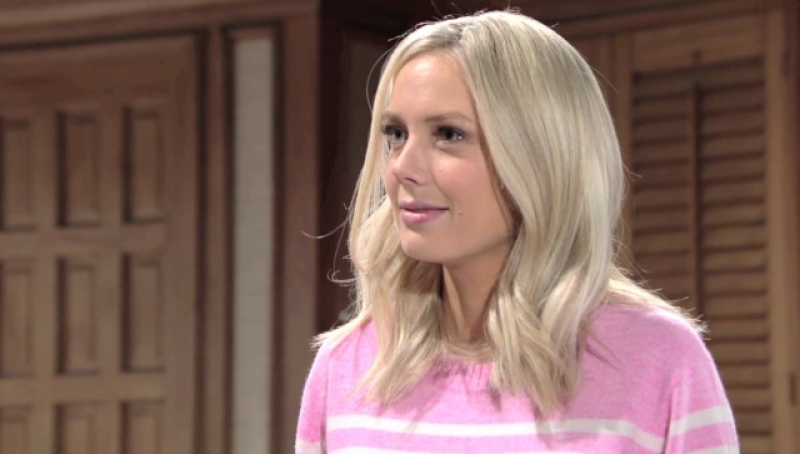 Abby (Melissa Ordway) se doutait bien que Victoria ne serait pas ravie de son retour à Genoa ! Les Feux de l'Amour,
                     épisode 8122 (22 janvier 2021,
TF1)