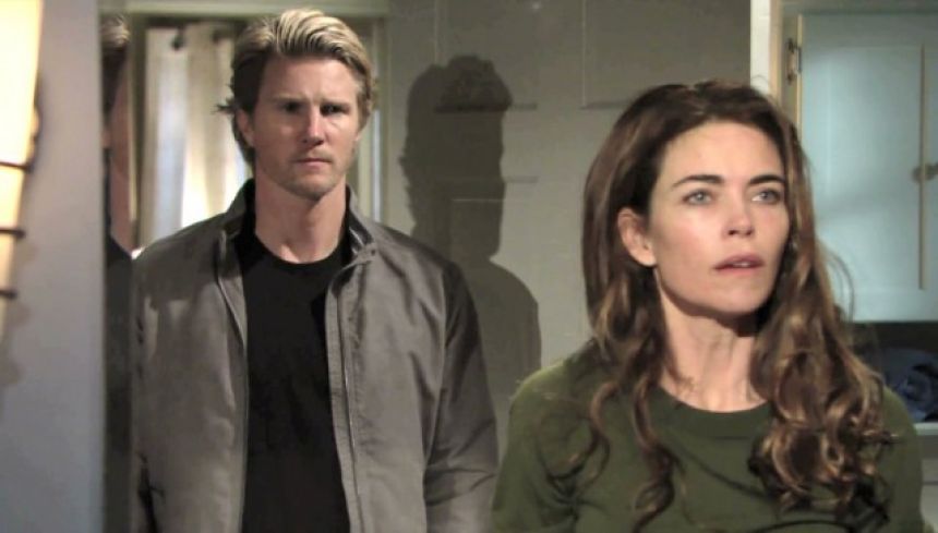 JT (Thad Luckinbill) est déterminé à ce que Victoria l'écoute. Les Feux de l'Amour,
                     épisode 11408 (13 avril 2018,
CBS)
