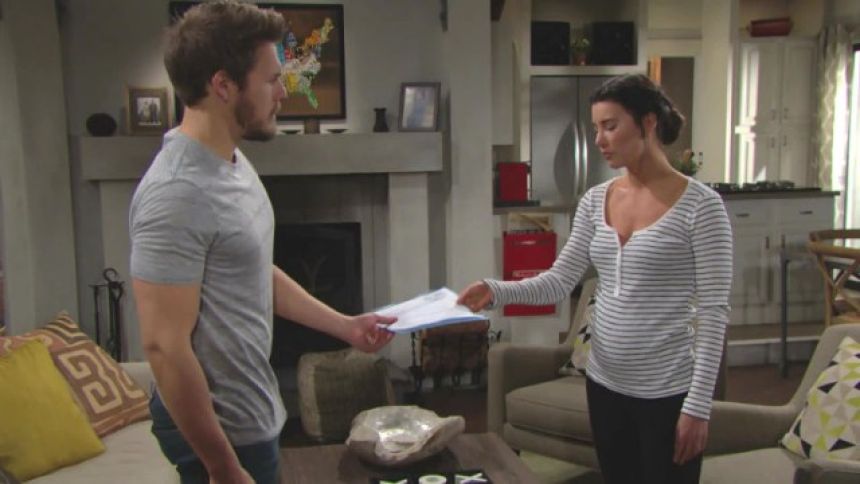 Steffy (Jacqueline MacInnes Wood) accède à la demande de Bill… Top Models,
épisode 7821 (23 août 2018,
RTS)