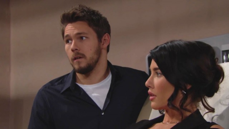 L'échographie de Steffy (Jacqueline MacInnes Wood) ne se passe pas tout à fait comme prévu… Amour, Gloire et Beauté/Top Models,
                     épisode 7825 (26 avril 2018,
CBS)
