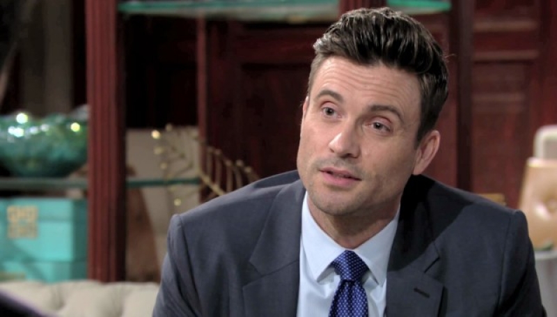 Cane (Daniel Goddard) n'apprécie pas que Jack remue le passé des Chancellor. Les Feux de l'Amour,
                     épisode 8194 (4 mai 2021,
TF1)