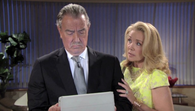Les attaques du hacker commencent à nuire sévèrement à Newman Enterprises… Les Feux de l'Amour,
épisode 8198 (10 mai 2021,
TF1)