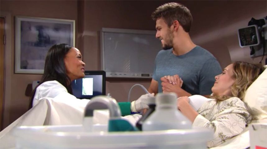 Hope (Annika Noelle) et Liam (Scott Clifton) découvrent leur bébé pour la toute première fois ! Amour, Gloire et Beauté,
épisode 7914 (2 décembre 2019,
TF1PLUS)