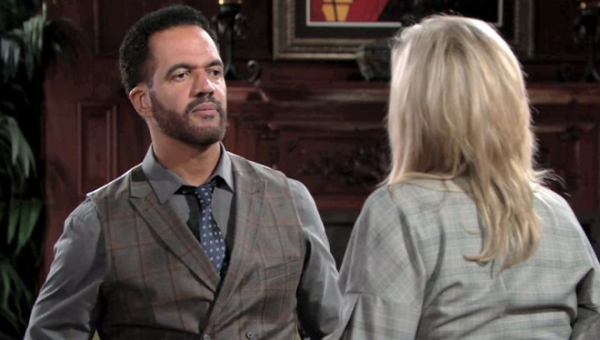 De retour à Genoa, Neil (Kristoff St. John) écoute les justifications de Ashley (Eileen Davidson). Les Feux de l'Amour,
épisode 11519 (17 septembre 2018,
CBS)