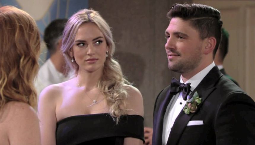 De retour pour le mariage de ses parents, Noah (Robert Adamson) réalise que beaucoup de choses ont changé... Les Feux de l'Amour,
épisode 5858 (3 août 2021,
AUVIO)