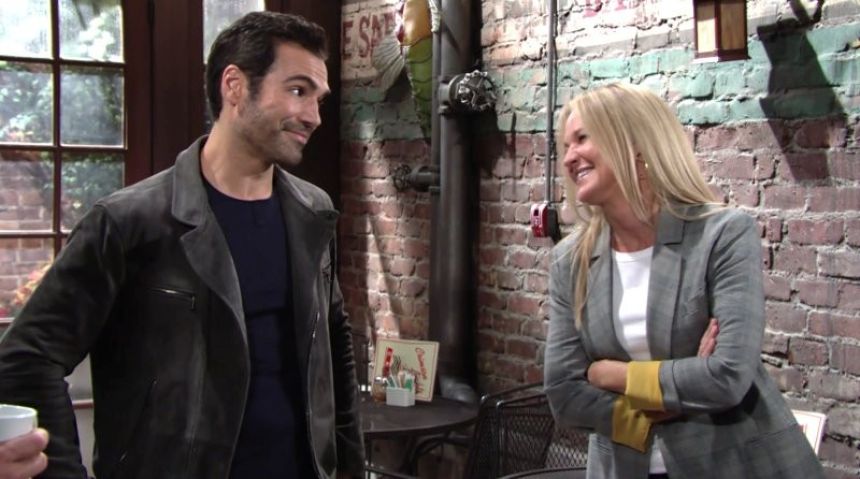 Rey (Jordi Vilasuso) et Sharon apprécient le temps passé ensemble. Les Feux de l'Amour,
épisode 8280 (2 septembre 2021,
TF1)