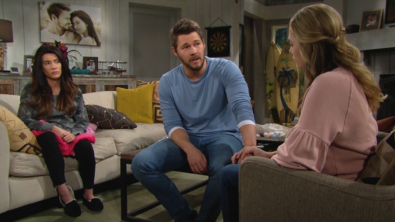 Liam (Scott Clifton) et Steffy (Jacqueline MacInnes Wood) s'inquiètent pour Hope. Top Models,
                     épisode 8026 (6 avril 2020,
RTL9)