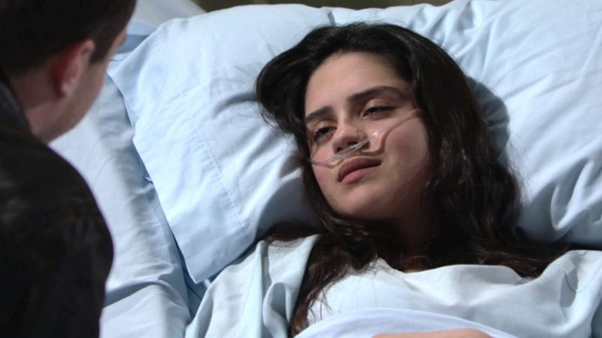 Lola (Sasha Calle) se réveille doucement de son coma. Les Feux de l'Amour,
épisode 8381 (3 janvier 2022,
RTS)