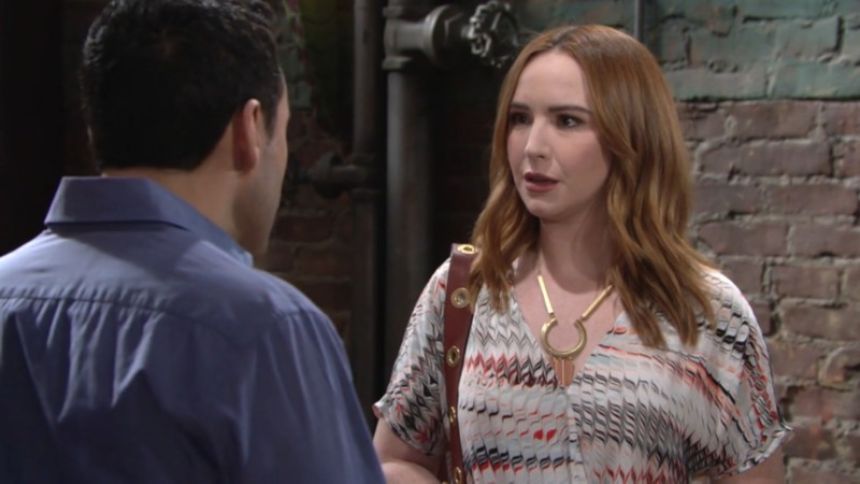 Mariah (Camryn Grimes) rencontre Jared (Jonathan Medina). Les Feux de l'Amour,
épisode 6019 (17 mars 2022,
AUVIO)