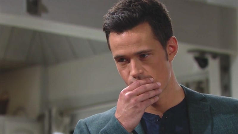Face à cette situation complexe, Thomas (Matthew Atkinson) reste plein de doutes... Top Modèles,
épisode 8110 (29 juillet 2020,
TVA)