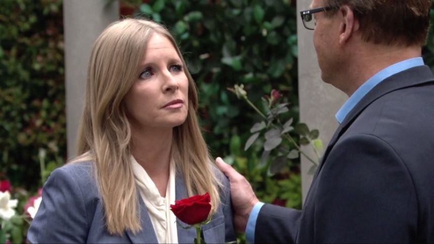 Ils en ont beaucoup parlé et il est temps pour Christine (Lauralee Bell). Les Feux de l'Amour,
épisode 11724 (9 juillet 2019,
CBS)