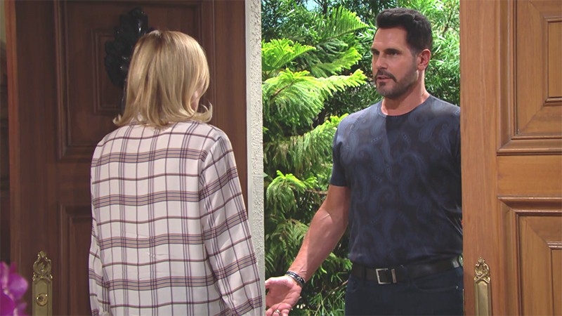 Bill (Don Diamont) profite que Brooke soit seule pour lui rendre visite. Top Models,
                     épisode 8172 (27 octobre 2020,
RTL9)