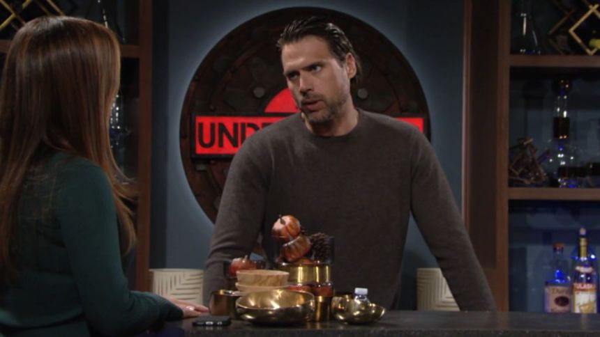 Nick (Joshua Morrow) est assailli par les questions des journalistes. Les Feux de l'Amour,
épisode 8554 (27 septembre 2022,
TF1)