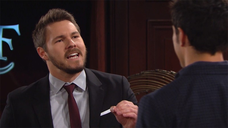 Liam (Scott Clifton) a des choses à reprocher à Thomas. Amour, Gloire et Beauté,
                     épisode 8231 (1 mars 2021,
TF1)