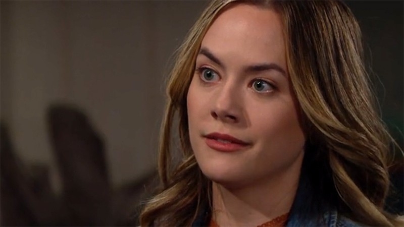 Hope (Annika Noelle) a un plan en tête. Top Models,
                     épisode 8289 (8 avril 2021,
RTL9)