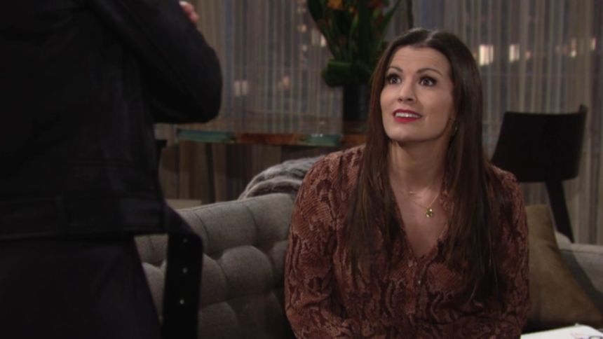 Chelsea (Melissa Claire Egan) tente de calmer Alyssa. Les Feux de l'Amour,
                     épisode 6239 (24 janvier 2023,
AUVIO)