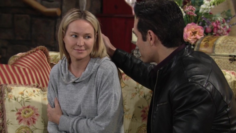 Sharon (Sharon Case) rentre chez elle après son opération. Les Feux de l'Amour,
                     épisode 6249 (7 février 2023,
AUVIO)