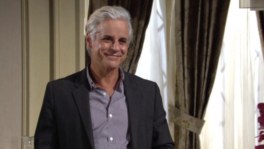 Michael (Christian LeBlanc) est ravi de voir sa mère mais se demande si elle a des problèmes. Les Feux de l'Amour,
épisode 8712 (5 mai 2023,
TF1)