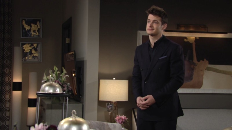 Kyle (Michael Mealor) sort le grand jeu pour reconquérir Summer. Les Feux de l'Amour,
                     épisode 8715 (14 avril 2023,
RTS)