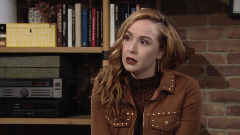 Mariah (Camryn Grimes)  pense que la trahison d'Elena sera difficile à pardonner. Les Feux de l'Amour,
                     épisode 8716 (17 avril 2023,
RTS)