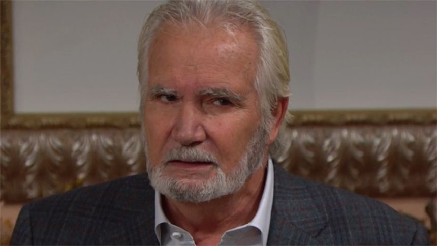 Eric (John McCook) est très remonté contre Quinn. Top Modèles,
épisode 8390 (9 septembre 2021,
TVA)