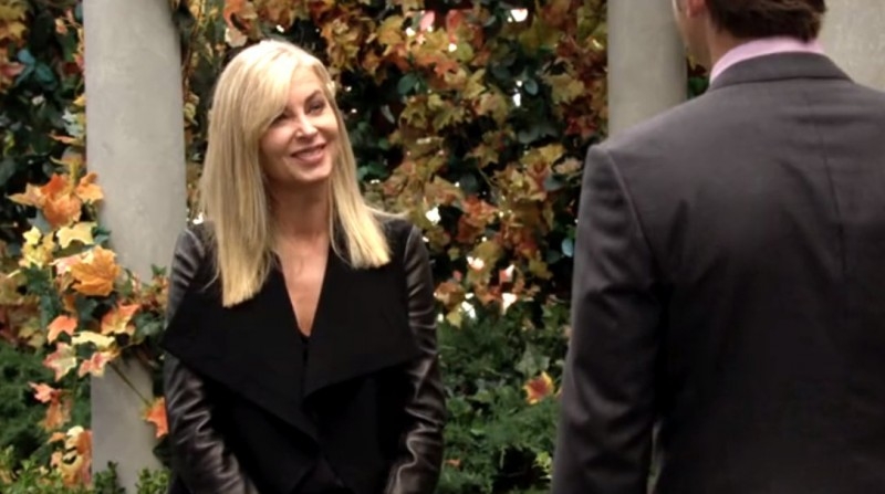 Ashley (Eileen Davidson) est heureuse que Chance (Donny Boaz) se rende compte de la chance qu'il a d'être avec sa fille. Les Feux de l'Amour,
                     épisode 8719 (16 mai 2023,
TF1)