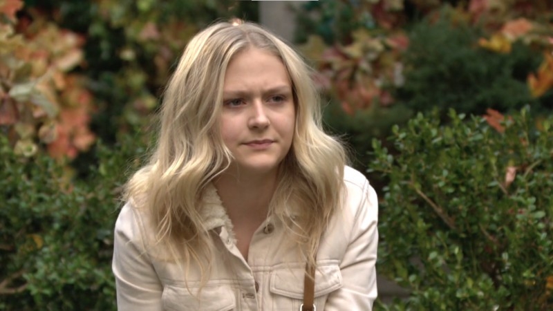 Faith (Alyvia Alyn Lind) ne se sent pas bien ce matin. Les Feux de l'Amour,
                     épisode 11989 (12 novembre 2020,
CBS)