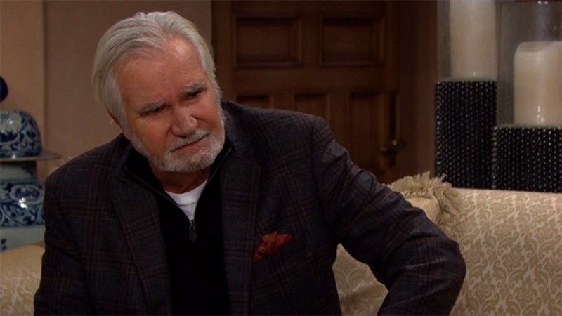 Eric (John McCook) ne sait pas s'il peut faire confiance à Quinn. Top Models,
                     épisode 8400 (3 mars 2021,
RTS)
