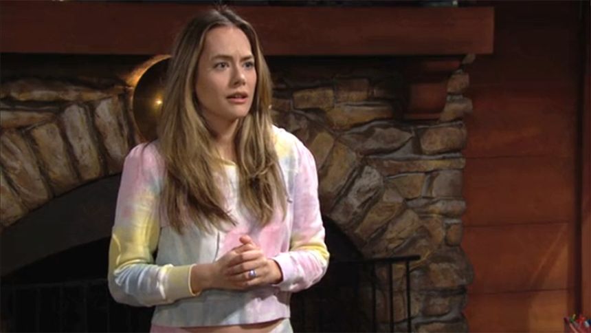 Hope (Annika Noelle) est sous le choc en apprenant la nouvelle. Top Modèles,
épisode 8475 (20 janvier 2022,
TVA)