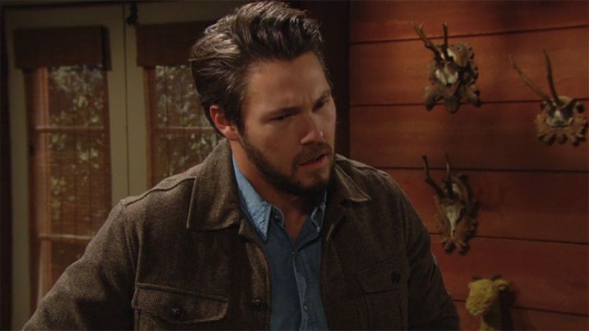 Liam (Scott Clifton) peine à croire ce qui lui arrive. Top Models,
épisode 8477 (21 juin 2021,
RTS)