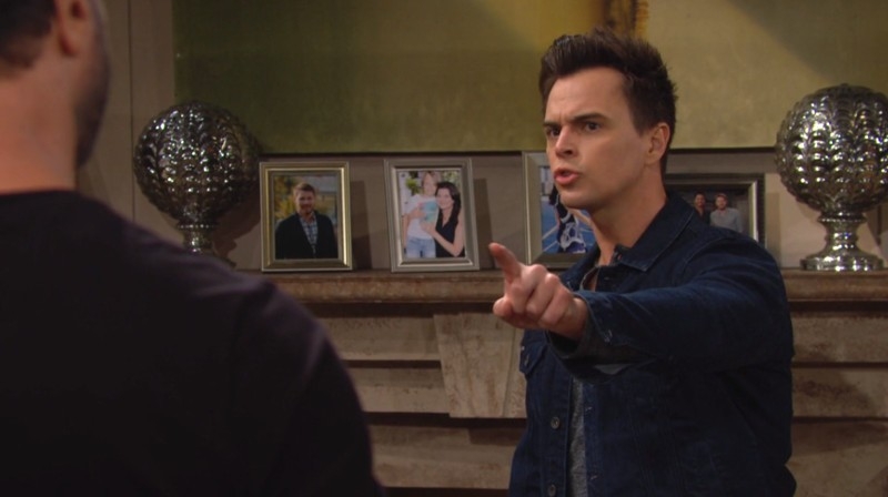 Wyatt (Darin Brooks) résiste aux manipulations de son père… Amour, Gloire et Beauté/Top Models,
                     épisode 8493 (12 avril 2021,
CBS)
