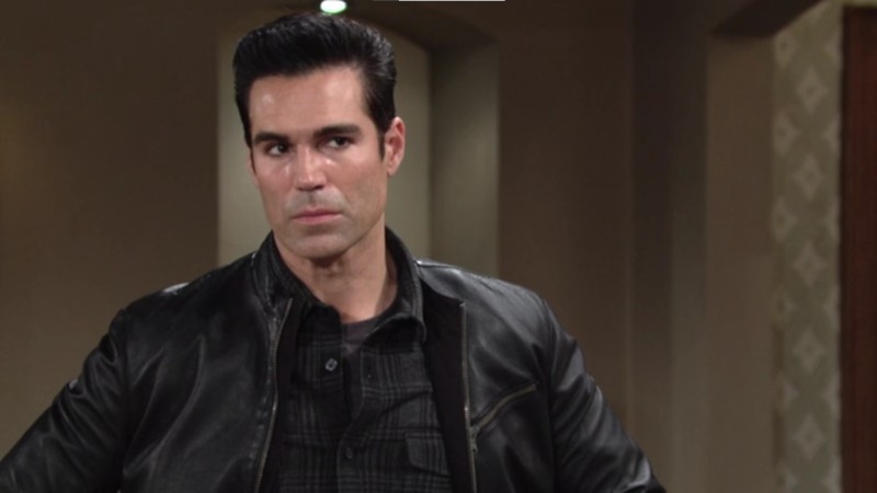 Rey (Jordi Vilasuso) ne s'attendait pas à ça... Les Feux de l'Amour,
                     épisode 6432 (16 novembre 2023,
AUVIO)