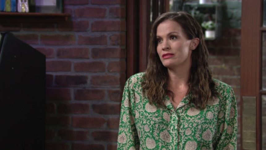 Chelsea (Melissa Claire Egan) est repentante. Les Feux de l'Amour,
épisode 12149 (12 juillet 2021,
CBS)