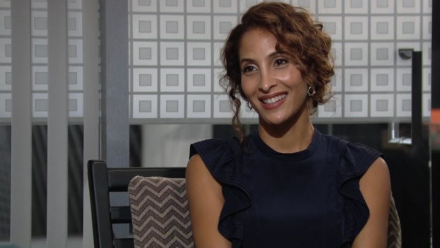 Lily (Christel Khalil) espère qu'Elena acceptera son offre. Les Feux de l'Amour,
épisode 12185 (31 août 2021,
CBS)