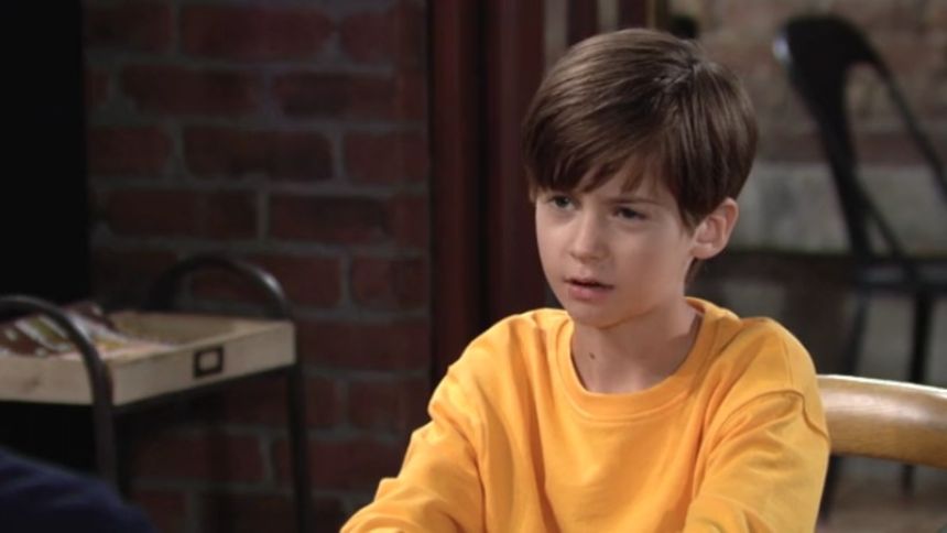 Connor (Judah Mackey) a du mal à comprendre pourquoi ses parents se séparent Les Feux de l'Amour,
épisode 6524 (26 mars 2024,
AUVIO)