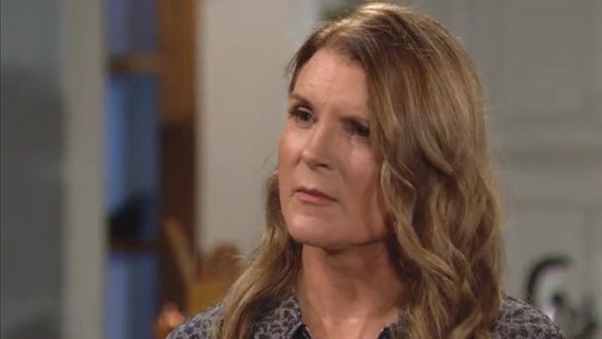 Sheila (Kimberlin Brown) demande à Steffy de lui accorder une chance. Amour, Gloire et Beauté/Top Models,
épisode 8612 (27 septembre 2021,
CBS)