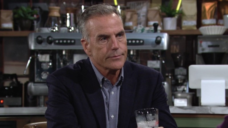 Ashland (Richard Burgi) révèle ce qu'il aurait préféré garder secret. Les Feux de l'Amour,
                     épisode 8945 (17 avril 2024,
TF1)