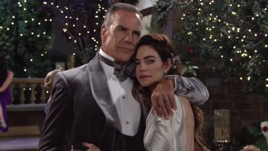 Ashland (Richard Burgi) et Victoria (Amelia Heinle) sont enfin mari et femme. Les Feux de l'Amour,
épisode 8956 (2 mai 2024,
TF1)