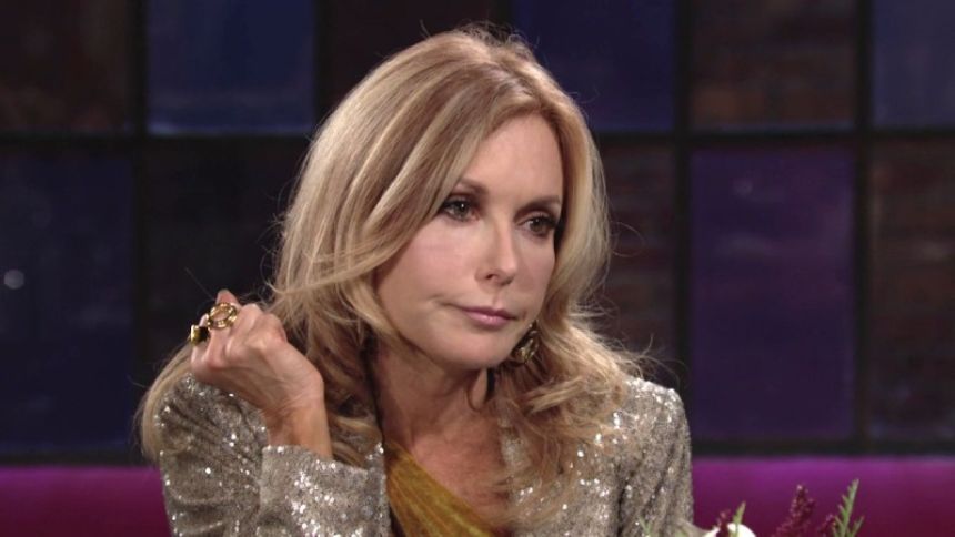 Lauren (Tracey E. Bregman) se sent trahie. Les Feux de l'Amour,
épisode 12221 (20 octobre 2021,
CBS)