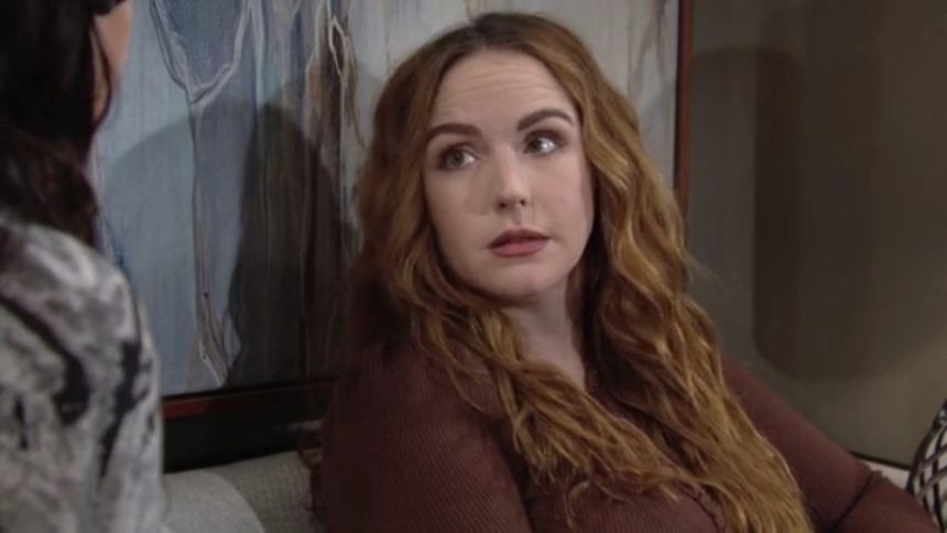 Mariah (Camryn Grimes) n'arrive pas à se défaire de son instinct maternel Les Feux de l'Amour,
                     épisode 6557 (10 mai 2024,
AUVIO)