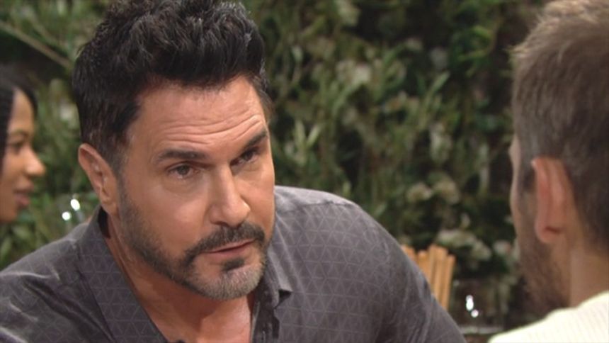Bill (Don Diamont) met son fils en garde contre Deacon. Top Modèles,
épisode 8662 (12 octobre 2022,
TVA)