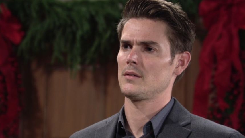 Adam (Mark Grossman) est mis en garde. Les Feux de l'Amour,
épisode 8997 (3 juillet 2024,
TF1)