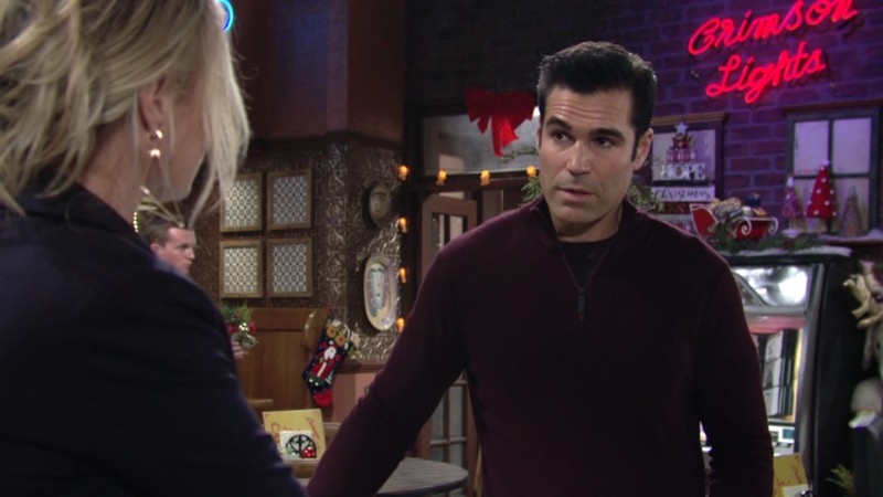 Rey (Jordi Vilasuso) espère que tout ira bien pour Chelsea. Les Feux de l'Amour,
épisode 8999 (5 juillet 2024,
TF1)