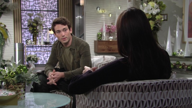 Noah (Rory Gibson) est impressionné par la compassion dont Tessa (Cait Fairbanks) fait preuve. Les Feux de l'Amour,
                     épisode 12267 (27 décembre 2021,
CBS)