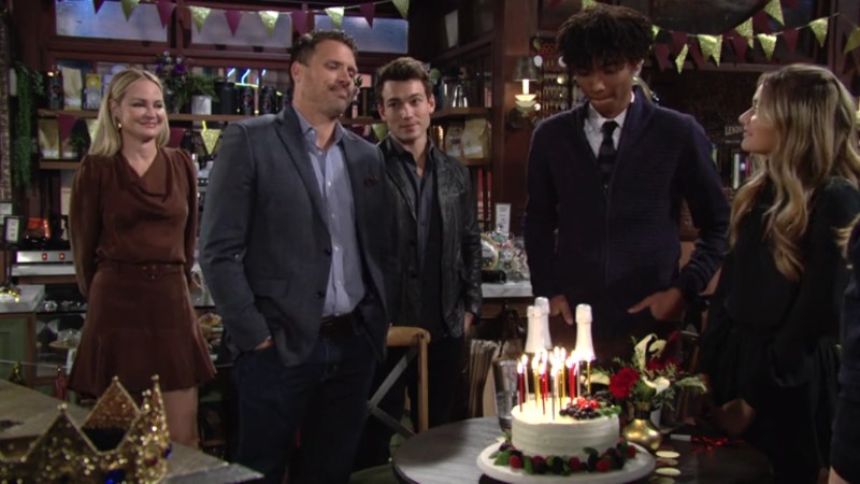 Nick (Joshua Morrow) fête son anniversaire en excellente compagnie. Les Feux de l'Amour,
épisode 9015 (29 juillet 2024,
TF1)