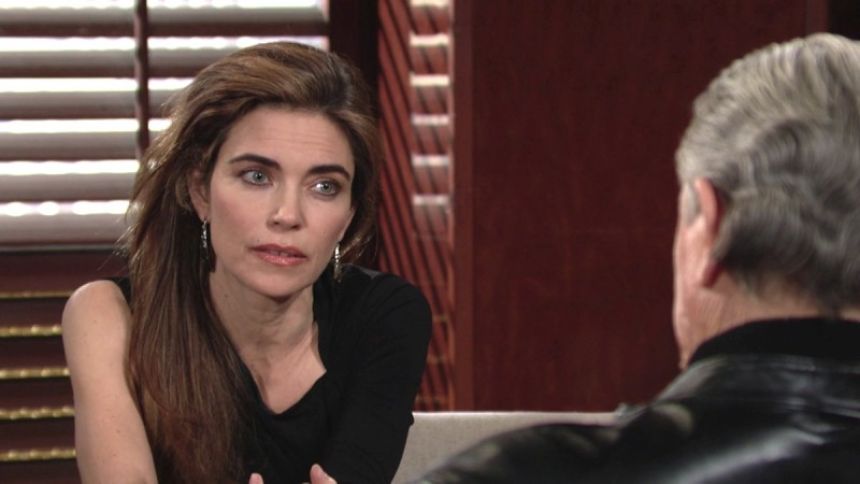 Victoria (Amelia Heinle) est prête à tout pour obtenir ce qu'elle veut. Les Feux de l'Amour,
épisode 12287 (25 janvier 2022,
CBS)