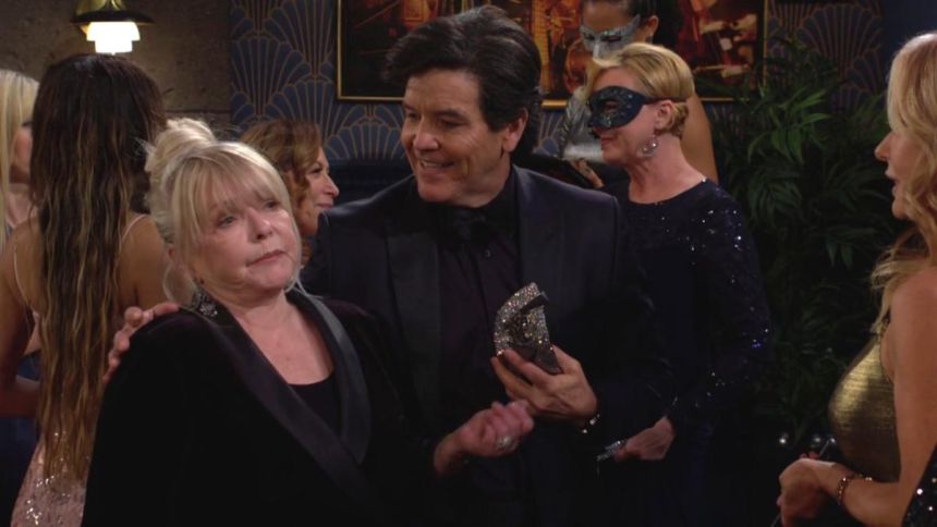 Malgré les années, Gina (Patty Weaver Birn) est toujours la même ! Les Feux de l'Amour,
épisode 12584 (29 mars 2023,
CBS)