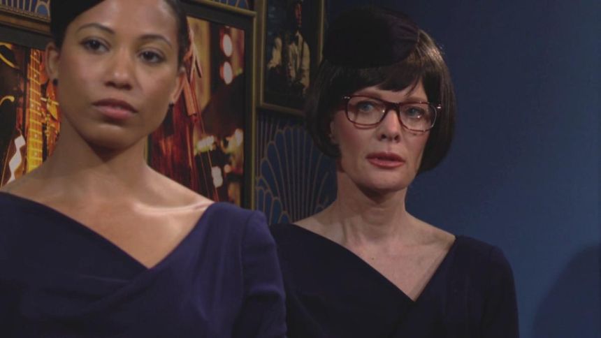 Phyllis (Michelle Stafford) assiste incognito à ses propres obsèques. Les Feux de l'Amour,
                     épisode 12595 (13 avril 2023,
CBS)