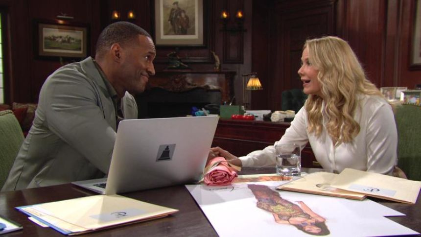 Carter (Lawrence Saint-Victor) se sent à l’aise avec Brooke. Top Modèles,
                     épisode 9008 (4 mars 2024,
TVA)