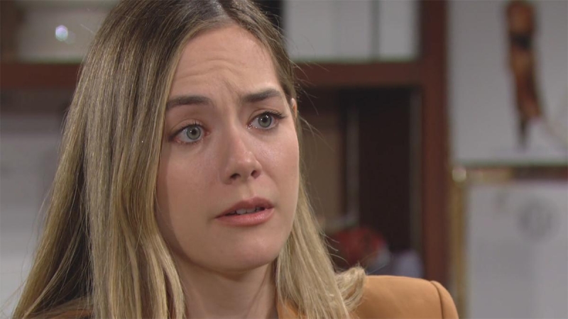 Hope (Annika Noelle) dit à sa mère ce qu'elle a sur le cœur. Amour, Gloire et Beauté,
                     épisode 9030 (15 mai 2024,
TF1)